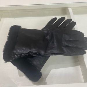 Women’s genuine leather gloves with fur